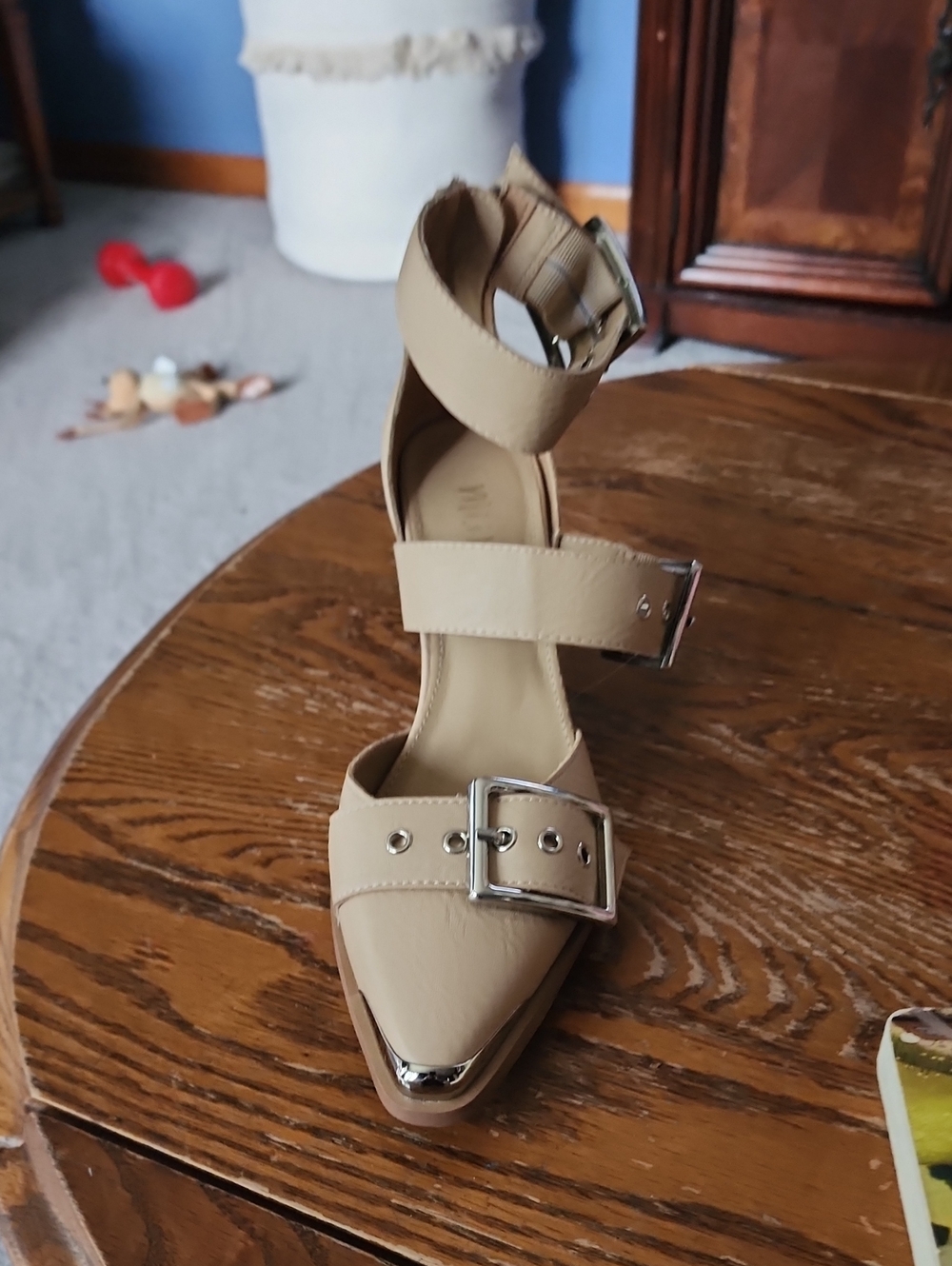 Double Ankle-Strap Pointed Toe Sandal in Beige Hendrix Size 7